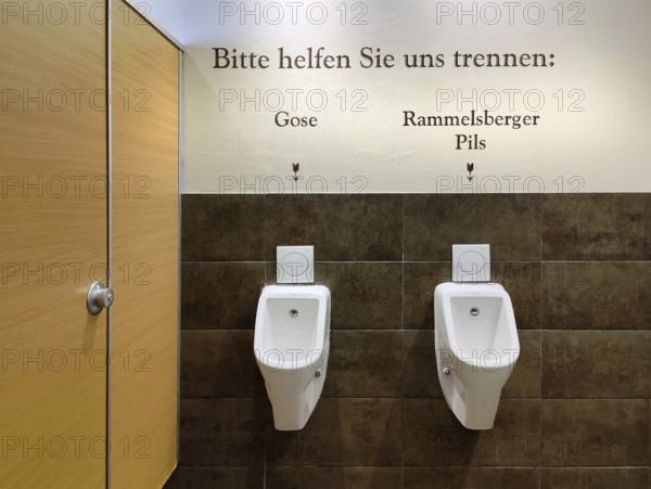 Two urinals with the witty request Please help us separate, Gose on the left, Rammelsberger Pils on