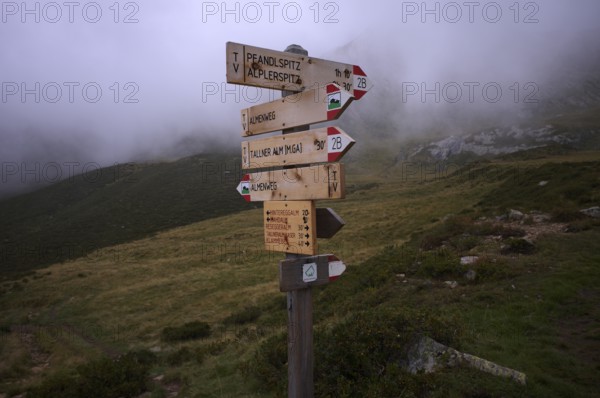 Signpost, Almenweg, Klammeben, Hirzer near Saltaus, Schenna, Scena, Passeier Valley, fog, South