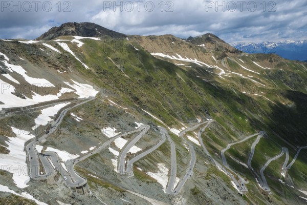 Stilfserjoch, Vinchgau, South Tyrol, Italy, Stilfser Joch pass road, the ascent over the tight
