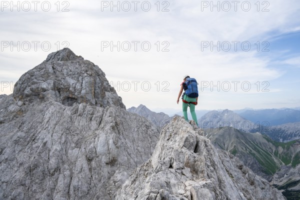 Mountaineer on the Jubiläumsgrat between Zugspitze and Alpspitze, high mountains, Wetterstein