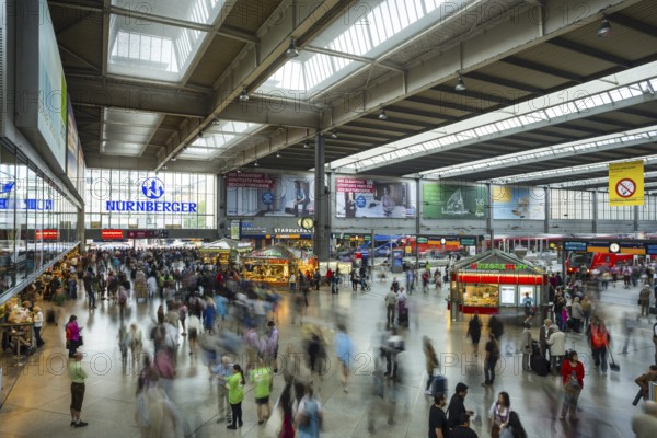 People with blurred outlines, railway station concourse, main station, Munich, Upper Bavaria,