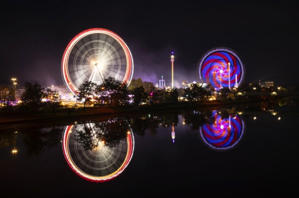 Night shot, overview, reflection in the river Neckar, Ferris wheel, Europa Rad, Gladiator, rides,