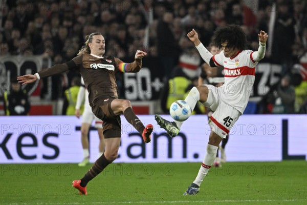 Duel, action Anrie Chase VfB Stuttgart (45) against Jackson Irvine FC St. Pauli (07) MHPArena, MHP