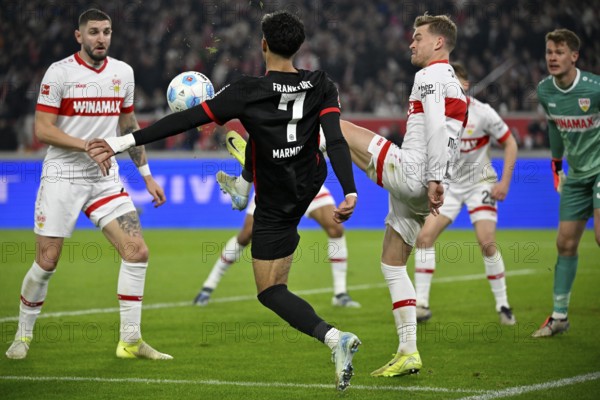 Duel, action Omar Marmoush Eintracht Frankfurt SGE (07) against Maximilian Mittelstädt VfB