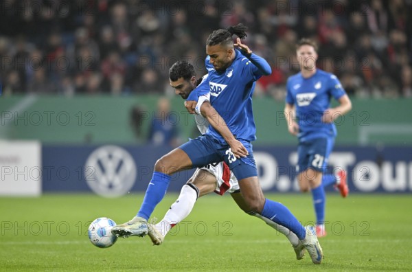 One-on-one, action Kevin Akpoguma TSG 1899 Hoffenheim (25) against Mahir Emreli 1. FC Nürnberg FCN