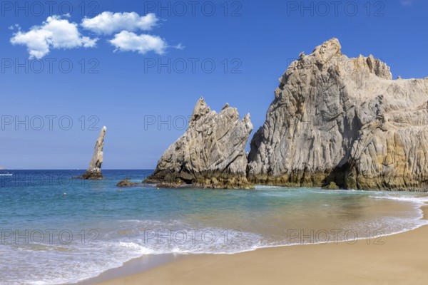Scenic tourist destination Arch of Cabo San Lucas, El Arco, close to Playa Amantes, Lovers Beach
