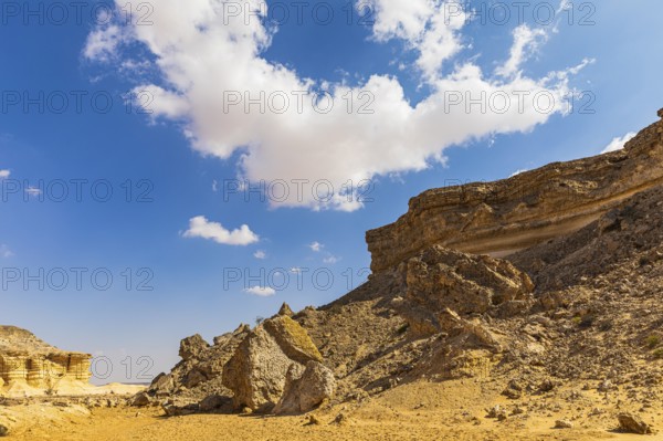 Eroded rock landscape at a fossilised reef edge, Huqf stone desert, Arabian Peninsula, Sultanate of