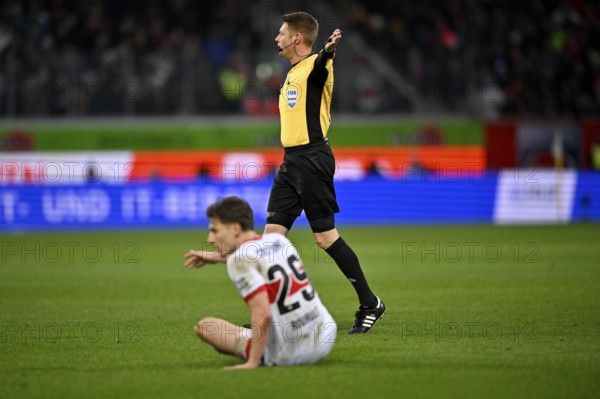 Referee Referee Christian Dingert Gesture Gesture Whistles foul on Anthony Rouault VfB Stuttgart