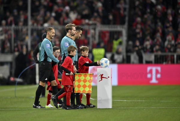 Ball boy, ball kids, take match ball from podium, logo, referee team around referee Daniel