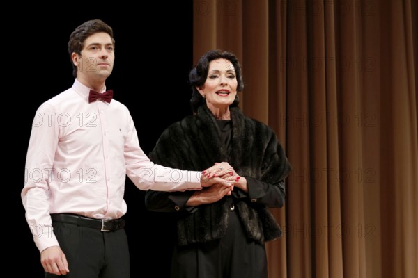 Katja Weitzenböck as Maria Callas and Béla Meinberg at the photo rehearsal for Meisterklasse at the