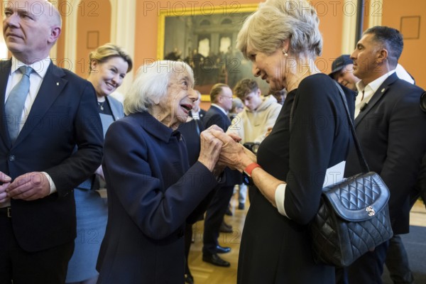 Margot Friedländer (Holocaust survivor) and Friede Springer at the awarding of honorary citizenship