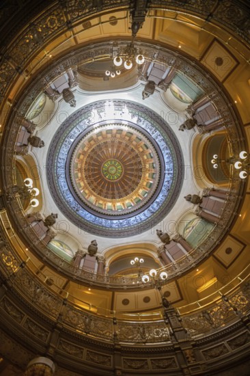 Springfield, Illinois, The inside of the dome on the Illinois state capitol building