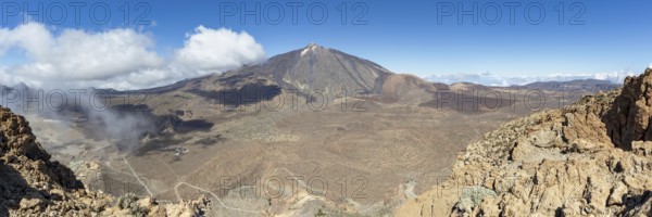Panorama during the ascent to Alto de Guajara, 2715m, to the bizarrely shaped rock formations of