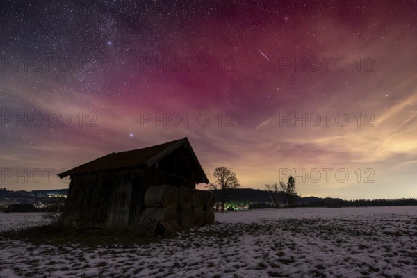 Northern Lights, Aurora borealis, Stable auroral red arc (SAR Arc), violet, pink, red, hut, stars,