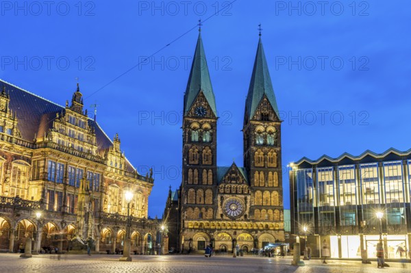 Bremen market square with the town hall, Bremen Cathedral and the House of Parliament on the market
