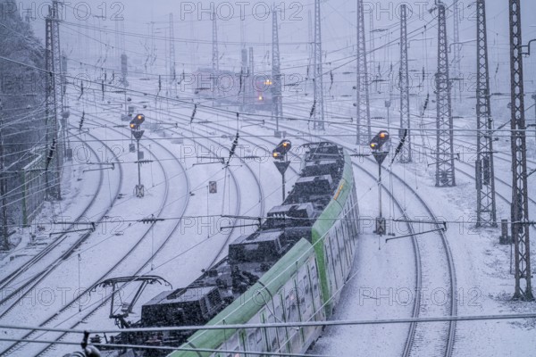 Winter weather, heavy snowfall, railway tracks in front of Essen main station, S-Bahn train, North