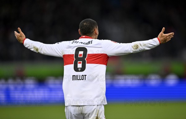 Enzo Millot VfB Stuttgart (08) from behind gesture gesture complained Voith-Arena, Heidenheim,