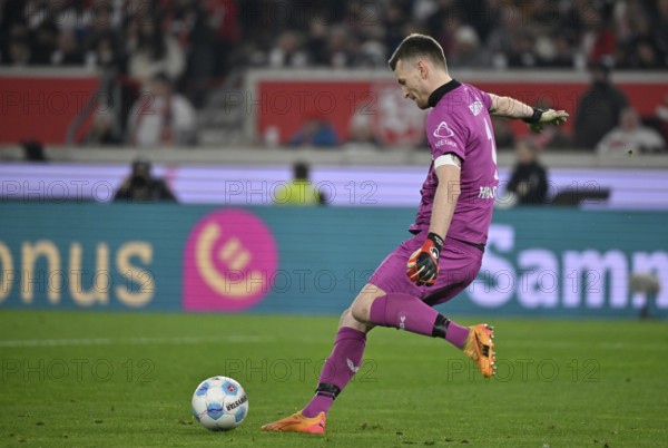 Goalkeeper Lukas Hradecky Bayer 04 Leverkusen (01) Action on the ball MHPArena, MHP Arena