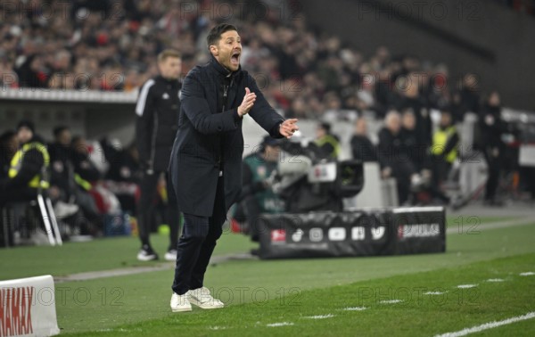 Coach Xabi Alonso Bayer 04 Leverkusen on the sidelines Gesture Gesture MHPArena, MHP Arena