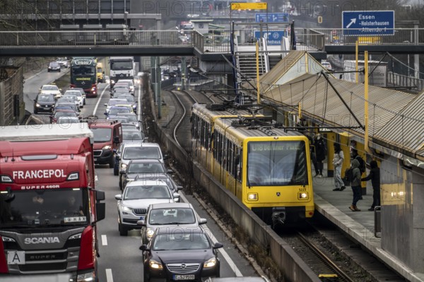 Traffic jam on the A40 motorway, in both directions, underground U18 in the middle lane, Friday,