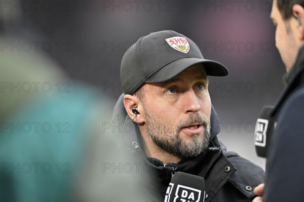 Coach Sebastian Hoeneß VfB Stuttgart in an interview Microphone Logo DAZN with reporter Tobi