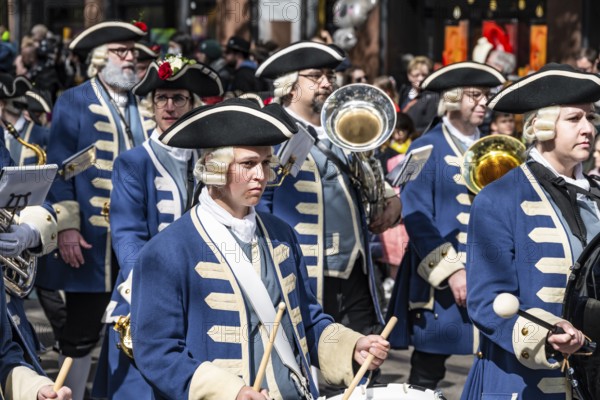 Zunft zur Meisen, parade of historically costumed guild members, Sechseläuten or Sächsilüüte,