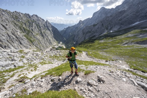 Mountaineers on a hiking trail, mountain landscape in the Höllental, rocky mountain peaks,