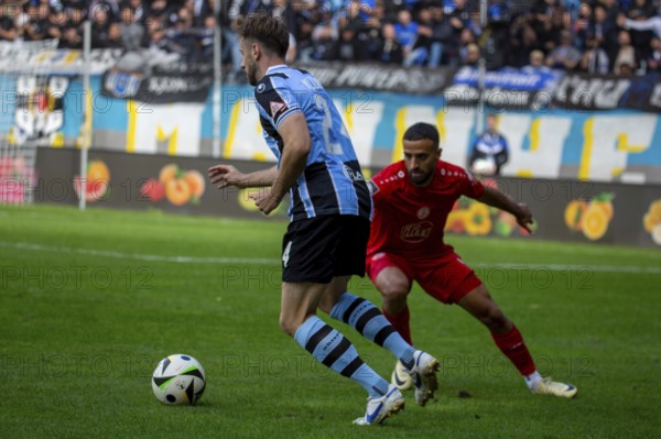 Football 3rd division, season 2024/25, matchday 8: Waldhof Mannheim vs Rot-Weiß Essen. On the ball: