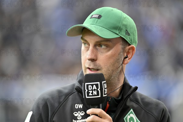 Coach Ole Werner SV Werder Bremen SVW in an interview Microphone Microphone Logo DAZN PreZero