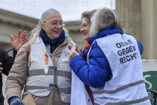 Grannies against the right speak at the Fridays for Future climate strike. Centre: Marion Fabian,