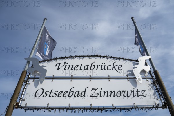 Sign Vinetabrücke and Ostseebad Zinnowitz, pier, Zinnowitz, Usedom Island, Baltic Sea,