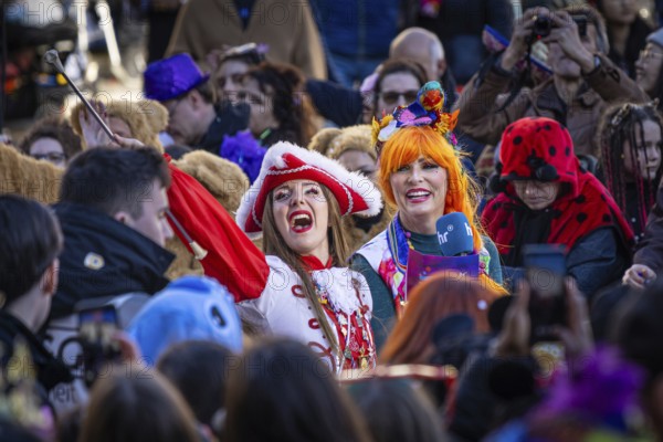 The Frankfurt carnival parade crosses the Römerberg in Frankfurt am Main, Römerberg, Frankfurt am