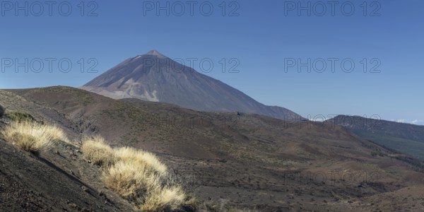 Panorama from the east over the Teide National Park, Parque Nacional del Teide, to Pico del Teide,