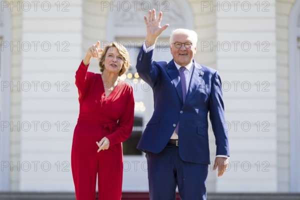 Elke Büdenbender (woman of the Federal President) and Frank-Walter Steinmeier (President of the