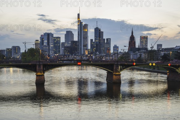 Skyline and banking district at sunset, Daemmerung, Tower 185, Commerzbank, HelaBa, Hessische