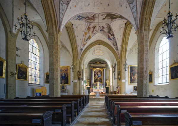 Gothic parish church of St Vitus in Kufstein with the altar by the sculptor Josef Stumpf, interior,