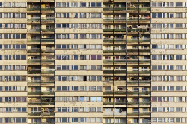 1970s tower block in the Hochheide residential park, Weisse Riesen, derelict property, Duisburg,