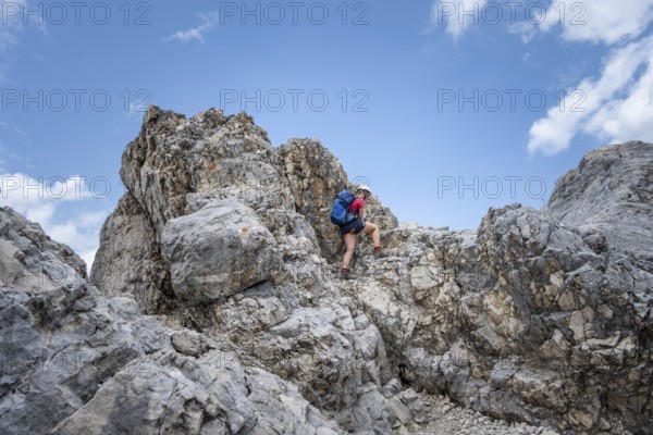 Mountaineer on the Jubiläumsgrat between Zugspitze and Alpspitze, high mountains, Wetterstein