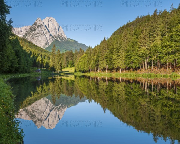 In the morning at Lake Riessersee near Garmisch-Partenkirchen in front of the Waxensteinen, Upper