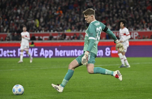 Goalkeeper Alexander Nübel VfB Stuttgart (33) Action on the ball MHPArena, MHP Arena Stuttgart,