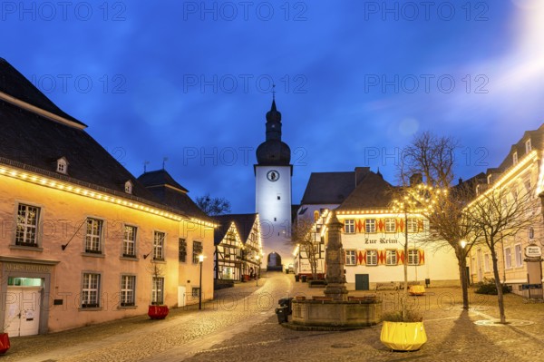 Old market with Maximilian fountain, Haus zur Krim and bell tower, Arnsberg, Hochsauerlandkreis,