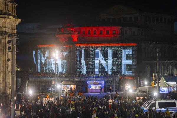 Only concert in Germany in 2024 in front of the Semperoper in Dresden. The legendary techno and
