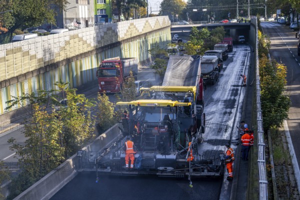 New whisper asphalt surface for the A40 motorway, in the city of Essen, direction Dortmund, 95, 000