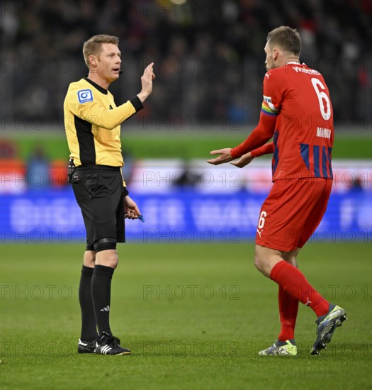 Referee Referee Christian Dingert Gesture Gesture Cautioned Patrick Mainka 1. FC Heidenheim 1846