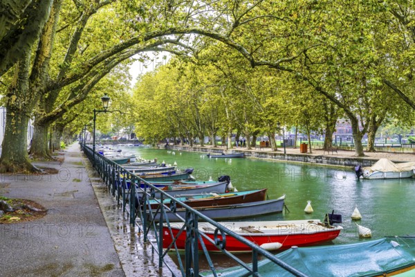 Boats at waterfront of city of Annecy, Departement Haute-Savoie, region Auvergne-Rhône-Alpes,