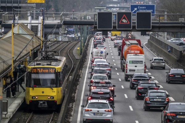 Traffic jam on the A40 motorway, in both directions, underground U18 in the middle lane, Friday,