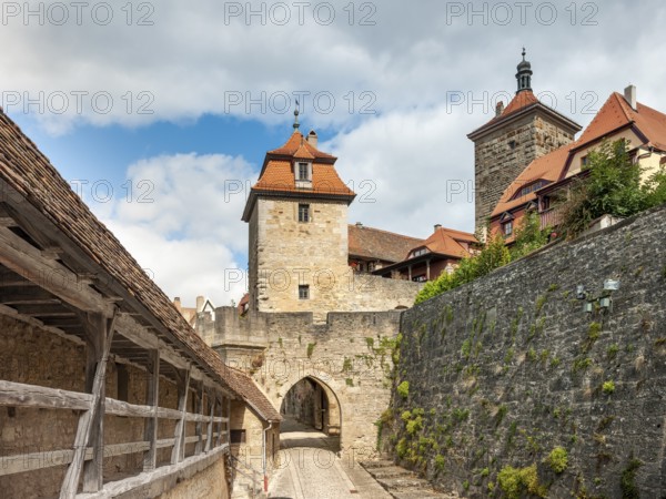 The Kobolzell Tor tor with battlements and Kobolzell tower, Rothenburg ob der Tauber, Franconia,