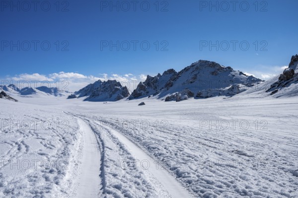 Winter landscape of the Pamir Plateau, Jarty Gumbez, Gorno-Badakhshan Province, Tajikistan, Central