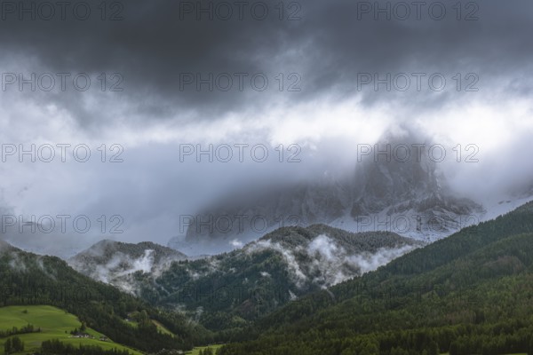 View of the cloudy Peitlerkofel group, Dolomites, St.Peter, Villnöß, Funes, Villnößtal, South
