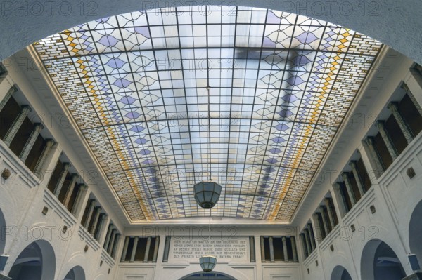 Glass dome in the historic fountain hall, inaugurated in 1842, replaced by a new building in 1911,